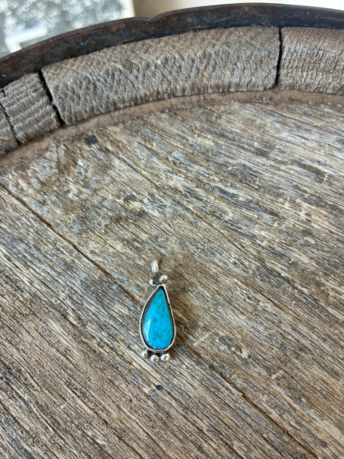 The Della Pendant